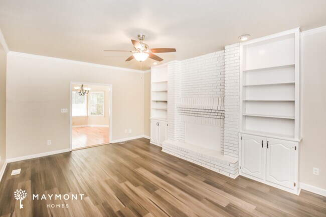 Building Photo - Lovely 4 Bedroom