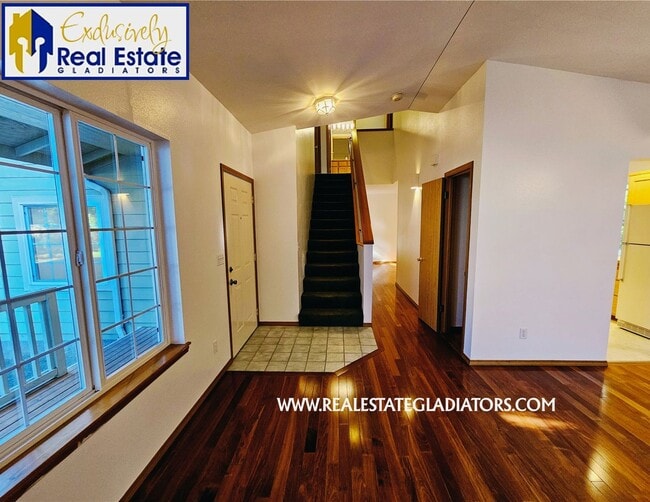 Foto del edificio - 3 Bed /2.5 Bath PLUS OFFICE in quiet Fryel...