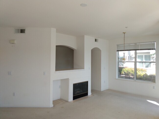 Building Photo - 600 Baltic Cir