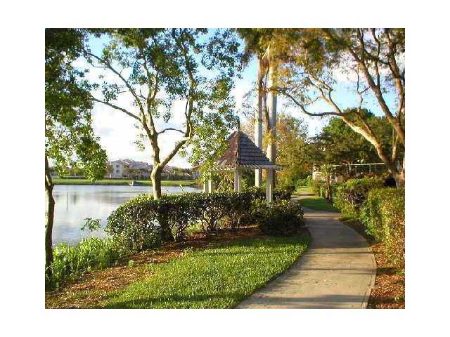 Absolutely Lovely Condominium in Central Boynton Beach. - 2307 N Congress Ave