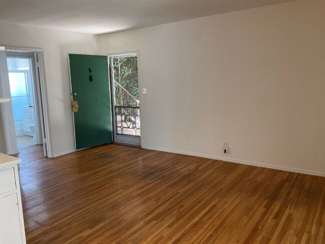 Foto del edificio - 11940 Laurelwood Dr