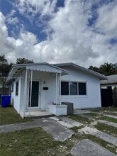 Building Photo - 1230 NW 8th Ct