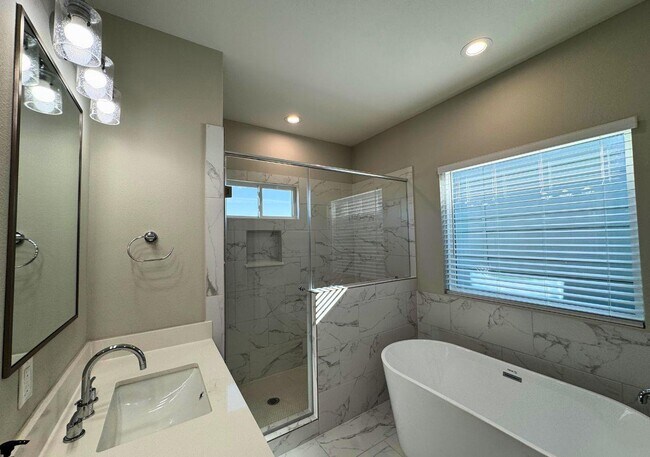 Foto del edificio - 8108 Esther Acres Ln