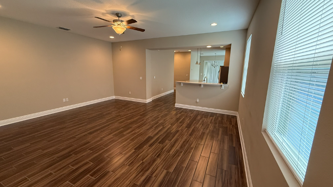 Foto del edificio - 15618 Porter Rd