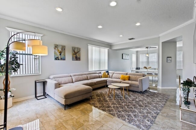 Building Photo - 131 Willow View Dr