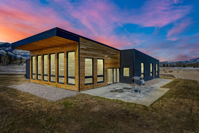Building Photo - 5052 Hoblitt Ln N