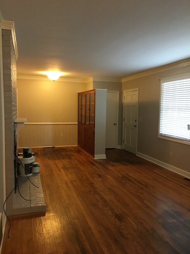 Building Photo - 3 bed room / 1 bath brick ranch in Pleasan...