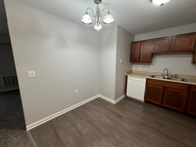 Eat-In Kitchen - Meyer Pointe Senior Apartments