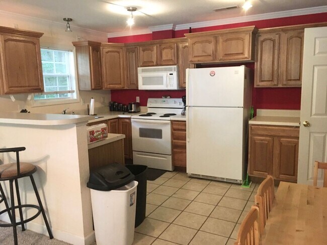 Building Photo - Blacksburg, 3 BR / 2.5 BA Townhome Available