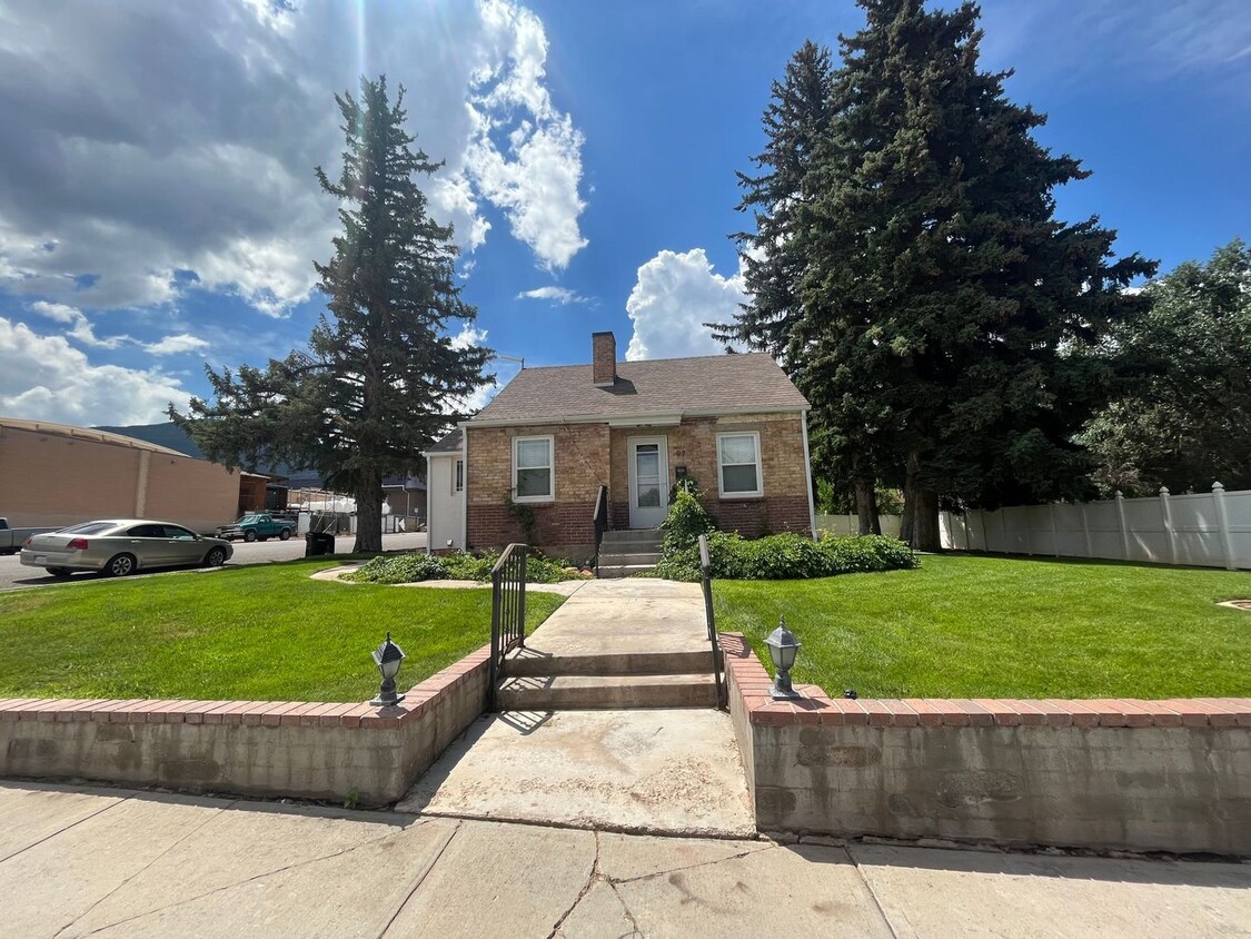 Primary Photo - Brick House