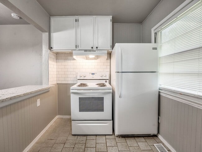 Building Photo - 3 Bedroom 1 Bath Home in Shawnee!