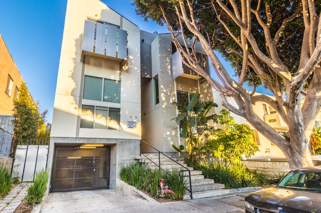 Foto del edificio - 1040 N Curson Ave