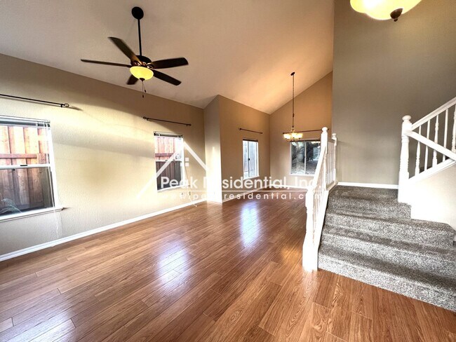 Foto del edificio - Spacious Antelope 3bd/3ba Home with 3 Car ...