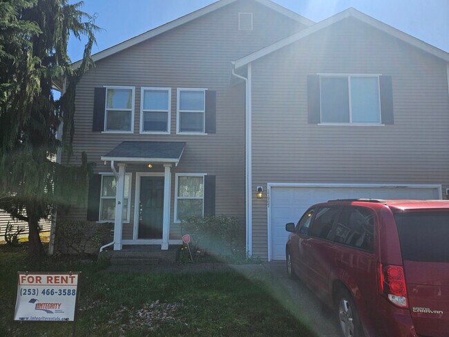 Building Photo - Silver Creek Home