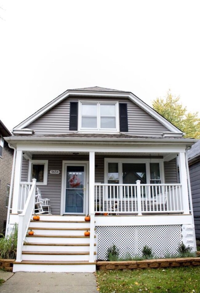 Building Photo - 5654 W Byron St