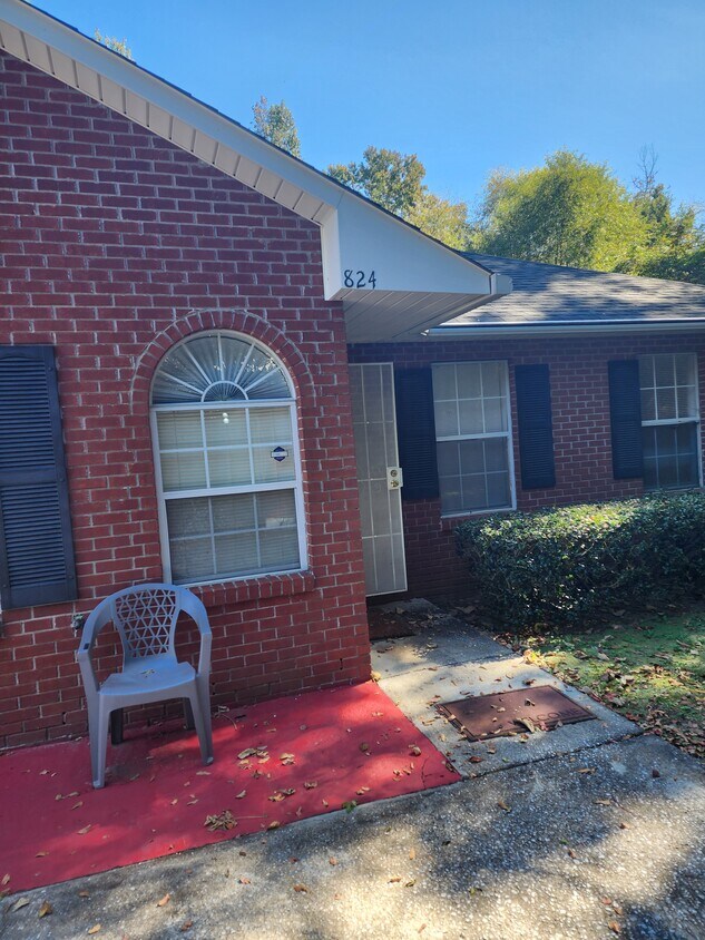 Foto principal - 824 Cliff Dr