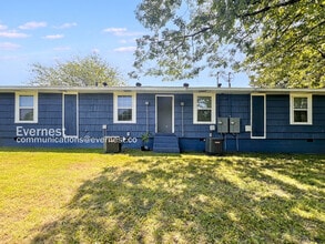 Building Photo - 40 Hiland Pl