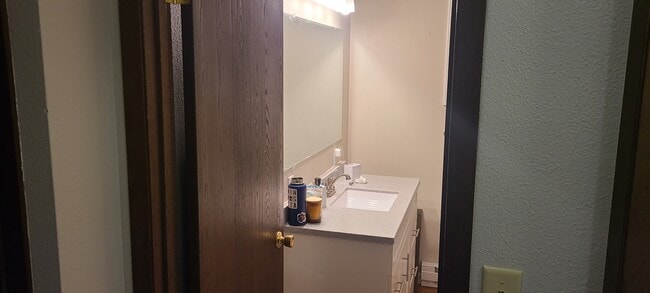 Bathroom - 1825 Castle St