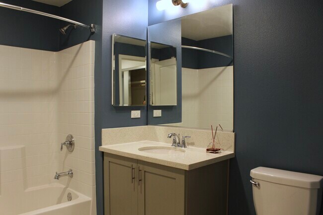 Baño - 1025 S Berendo St