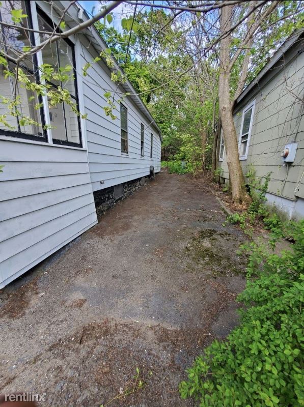 Building Photo - 3 br, 1 bath House - 1025 Davis Ter