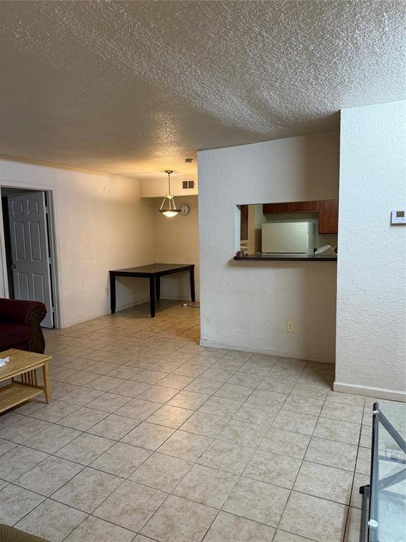 Building Photo - 8100 Creekbend Dr