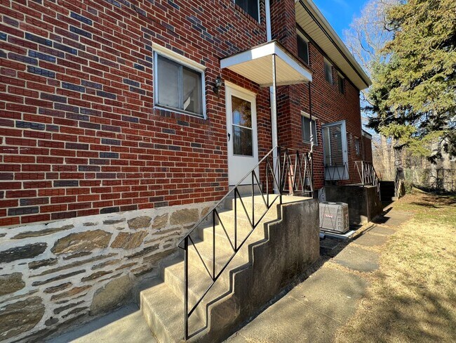 Foto del edificio - Newly Renovated 3 Bedroom 2.5 Bath in Have...