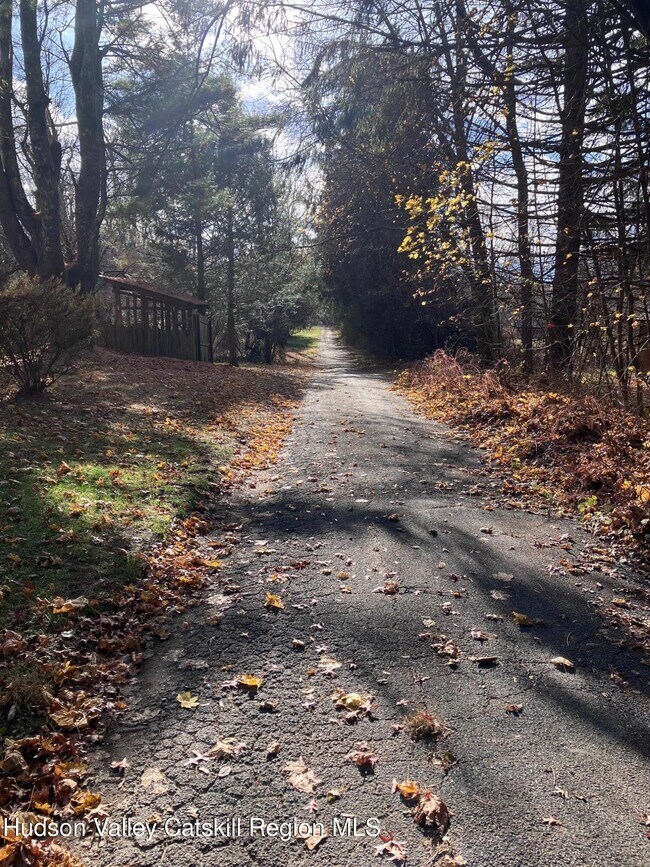 Foto del edificio - 20 Van Orden Rd