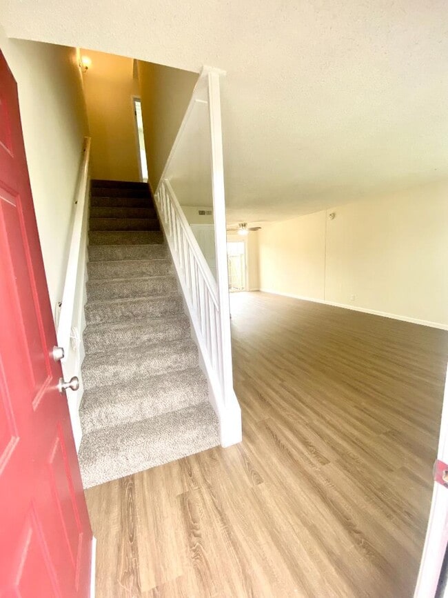 Building Photo - 692 Cabot Way