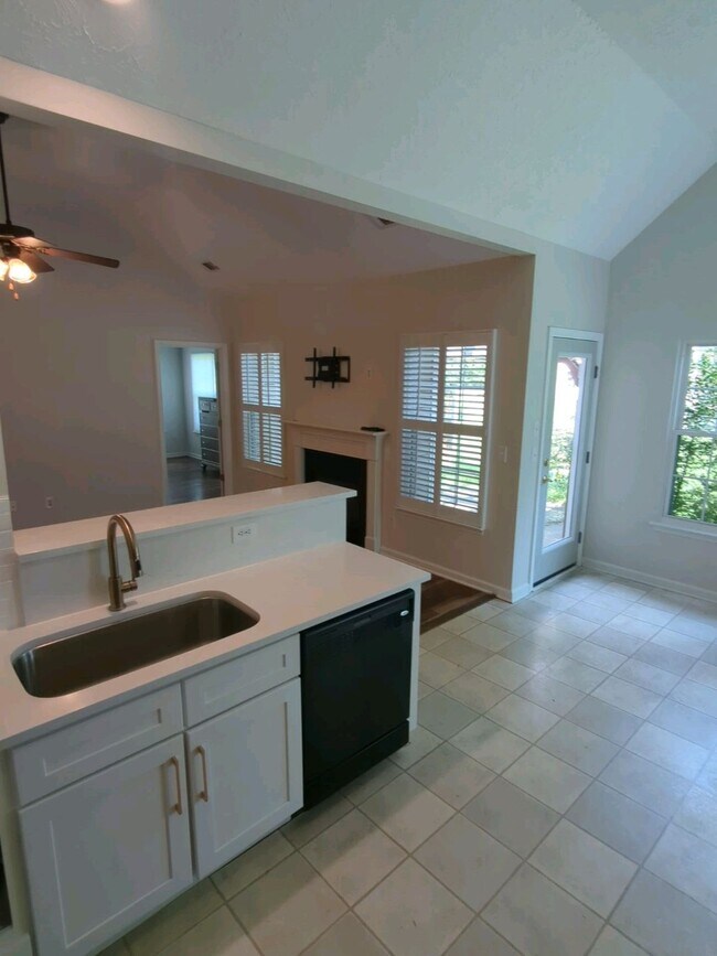 Foto del edificio - 8253 Ramstone Way