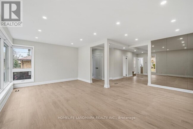 Building Photo - 135 Waterloo Ave