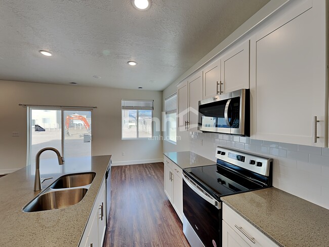 Foto del edificio - 226 N Dry Crk Rd