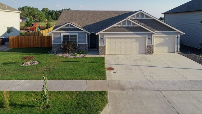 Building Photo - 4 Bed 2 bath 5 Mile Prairie newer home wit...
