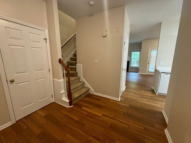 Foto del edificio - End Unit 2 Bedroom | 2.5 Bath Townhouse in...