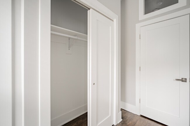 Foto del edificio - 1472 W Erie St