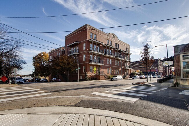 Foto del edificio - 65 E Pontotoc Ave