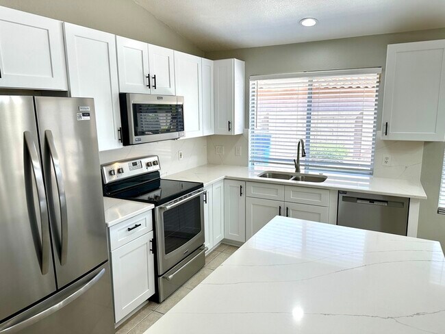 Building Photo - Immaculate home in the Islands