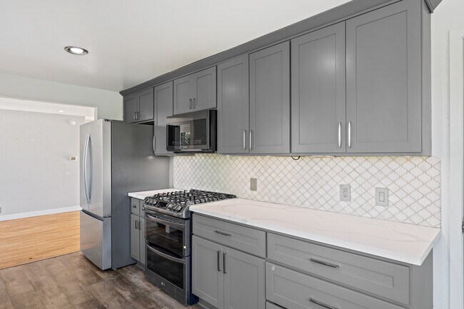 Building Photo - 2128 Seaview Ave W