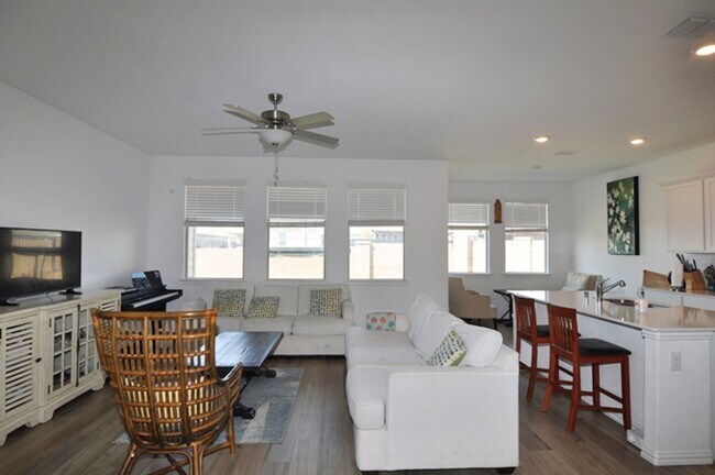 Building Photo - 2022 4-Bedroom home in desirable Sendera R...