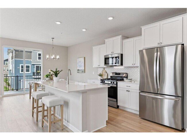 Building Photo - Minnetrista 3 Bedroom Townhome