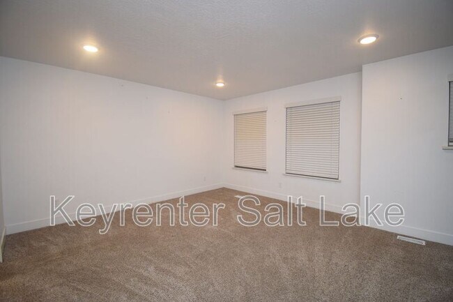 Foto del edificio - 2726 E Iron Bark Alley