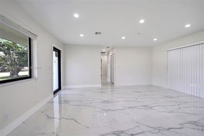 Foto del edificio - 4670 NW 5th St