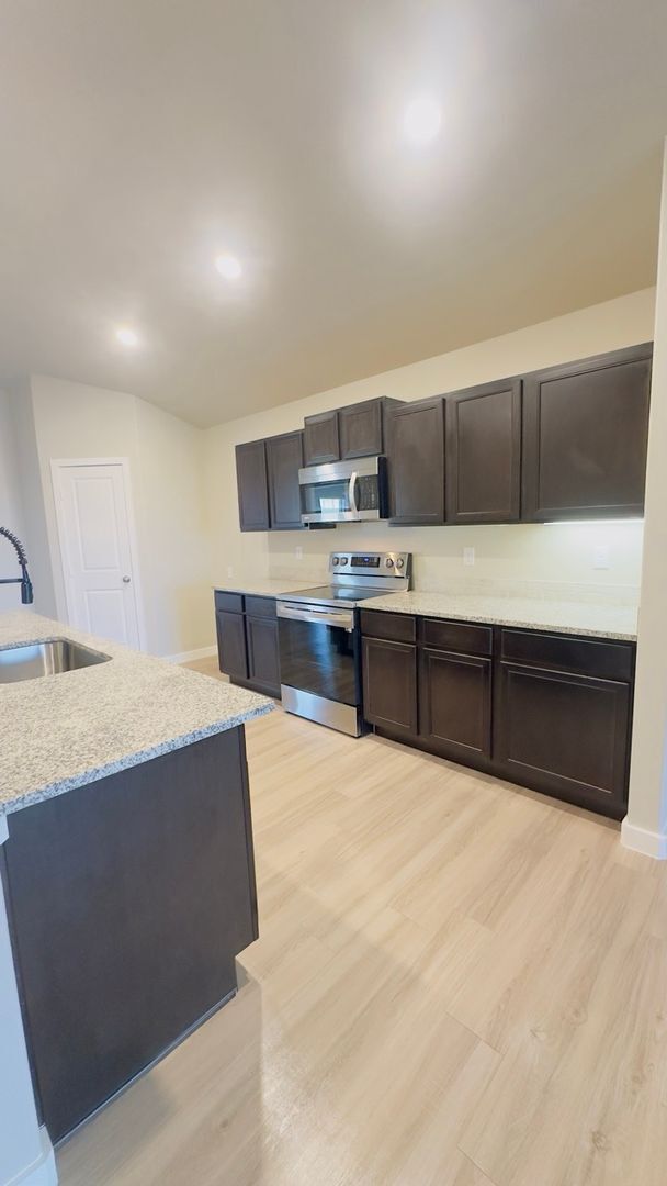 Foto del edificio - New Beginnings Start at AMRR: 3 Bedroom available in April!