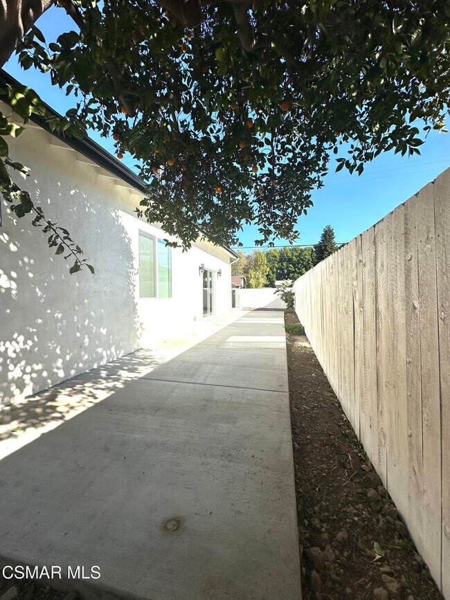 Foto del edificio - 8515 Vanalden Ave