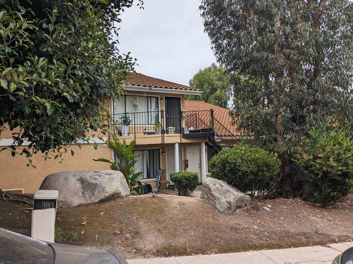 Building Photo - 315 Pomelo Dr