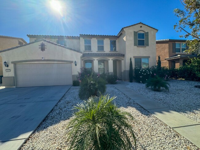 Building Photo - 5 bedroom 4 bathroom Perris home for LEASE!