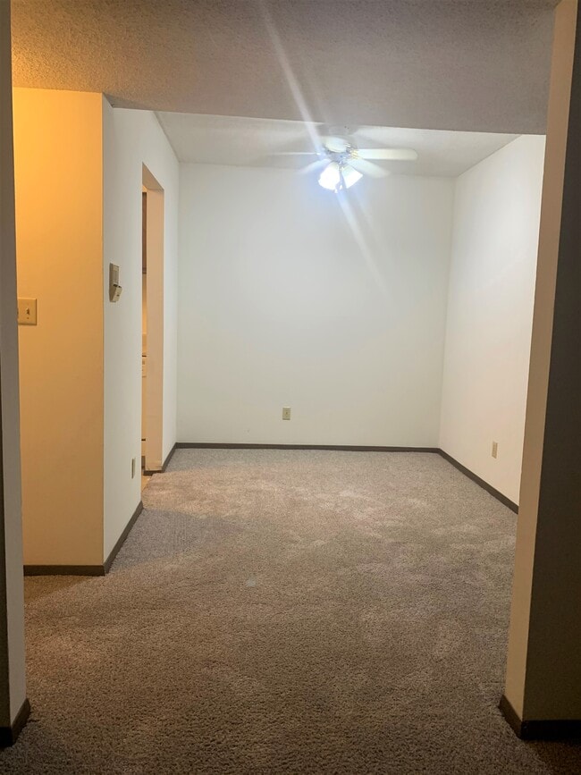 Versailles Apartments Apartments in Peoria, IL