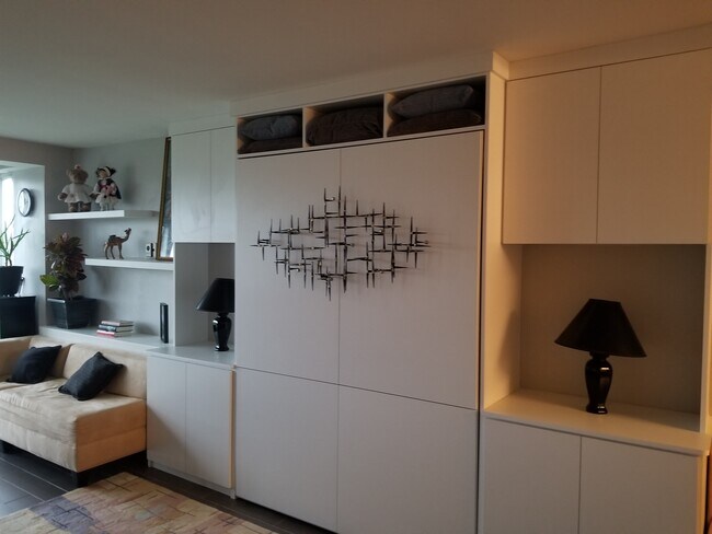 Cama Murphy cerrada - 1301 Delaware Ave SW