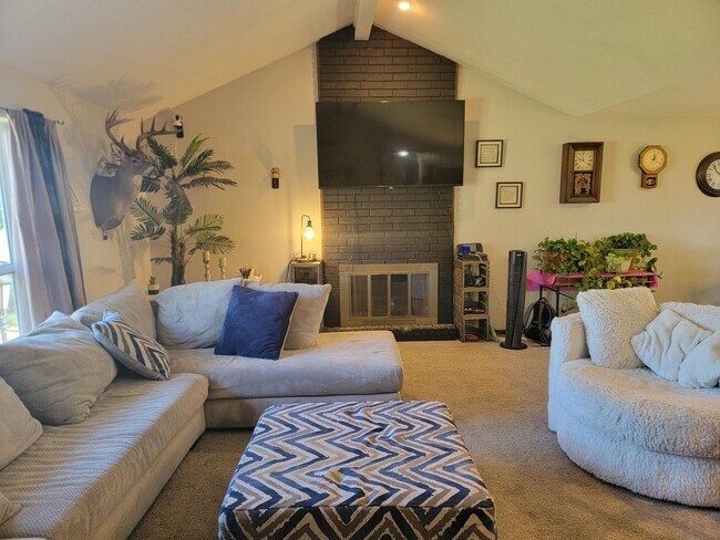 Building Photo - 717 Ridge Pl