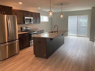 Foto del edificio - 621 Hillcrest Dr