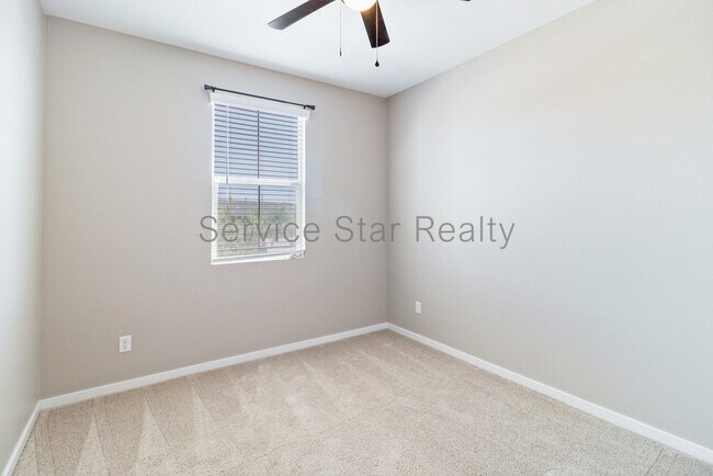 Building Photo - 1304 S 223rd Ln